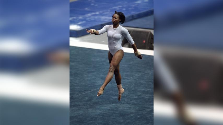 Onnie Willis in action on floor during the early 2000s