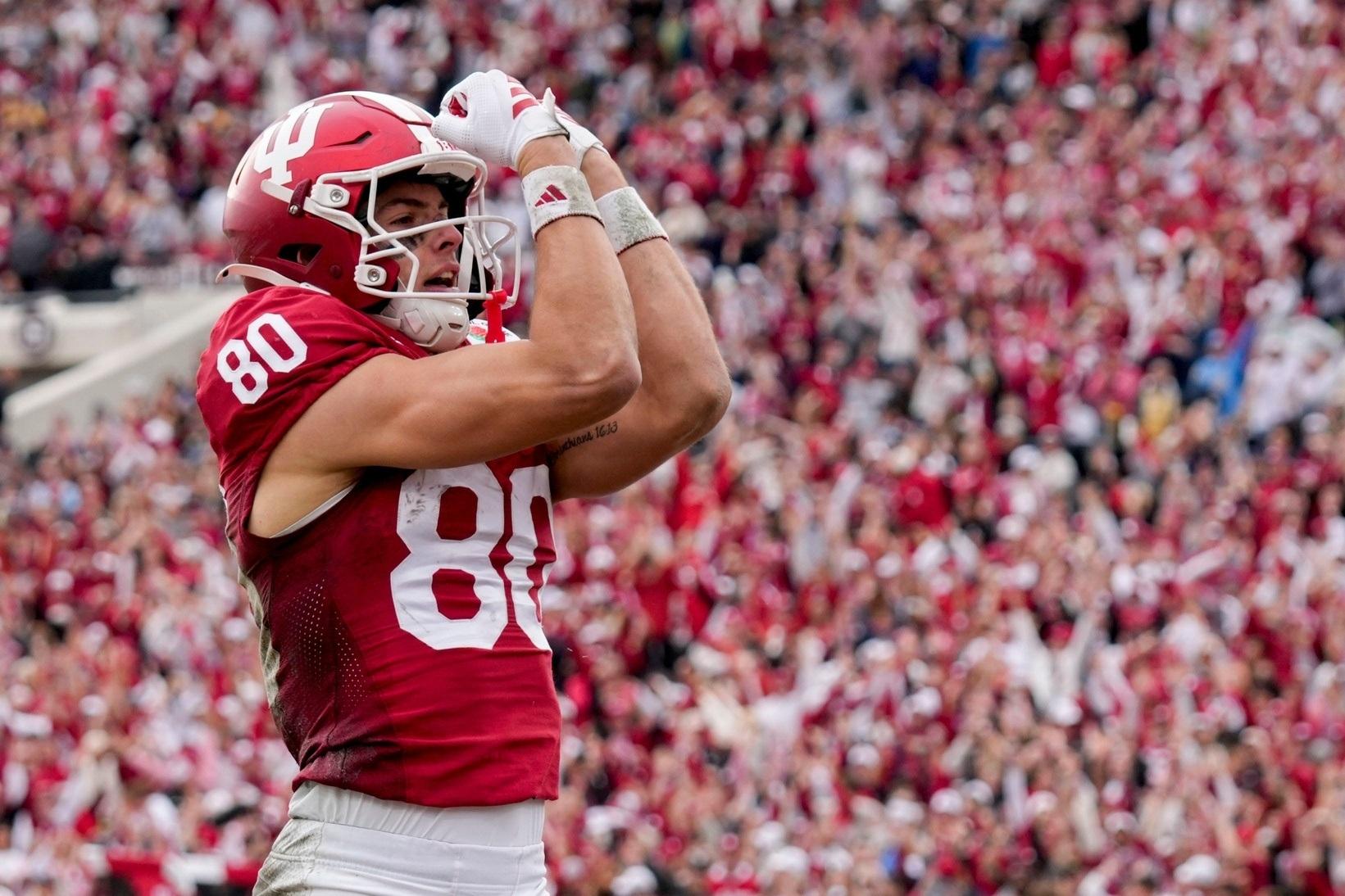 Indiana football celebrates against Alabama in the Rose Bowl