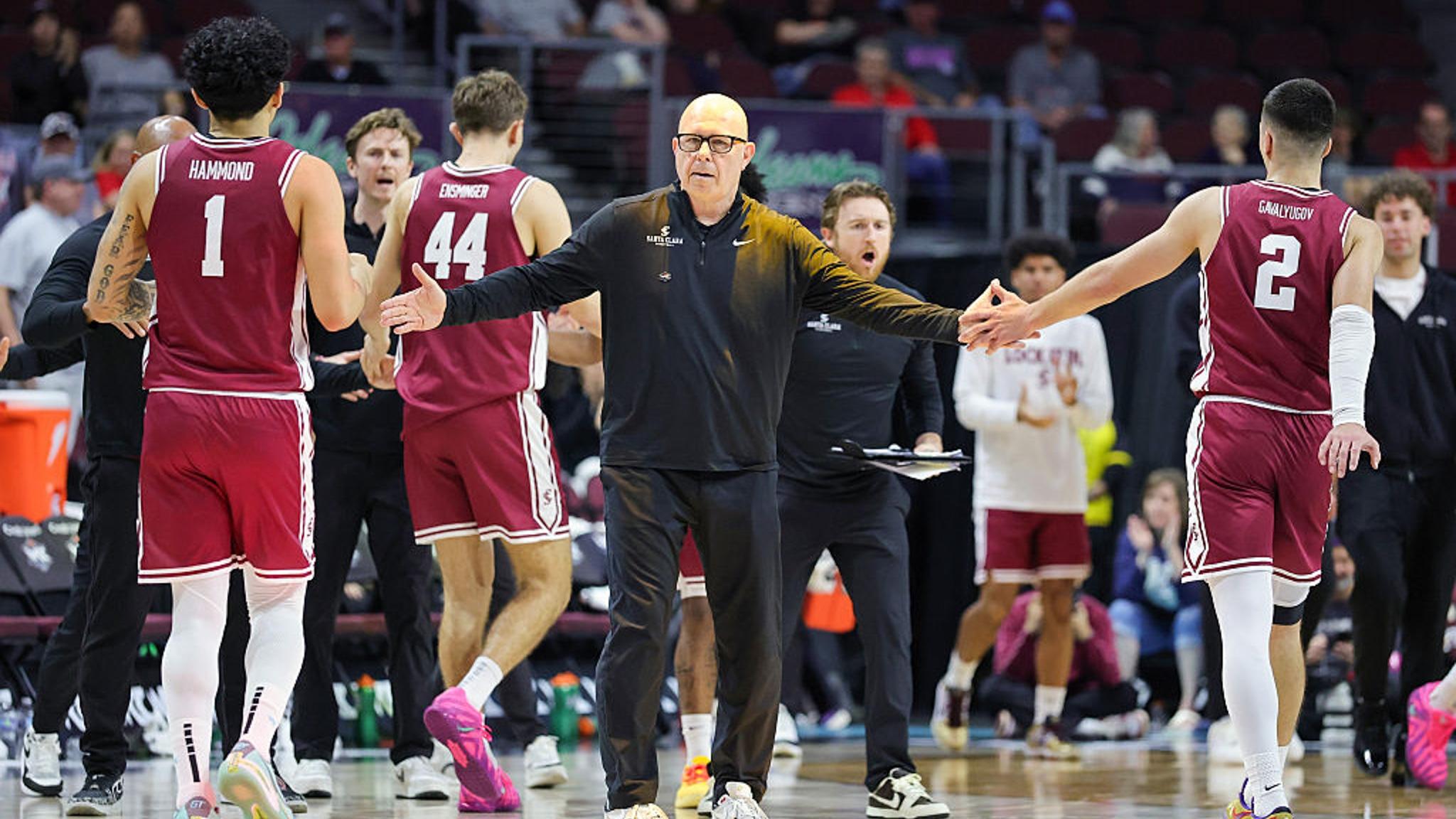 Sendek coaches Santa Clara men's basketball